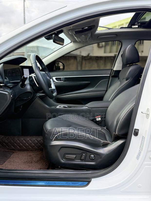 Hyundai Mistra 1.8 Petrol FWD 2023 White