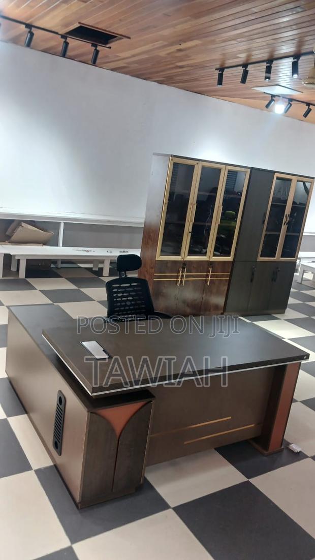 Executive Office Desk and Chair · Photo 4