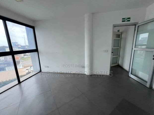 Commercial Office Space for Sale · Photo 4