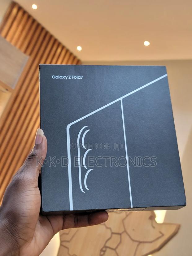 New Samsung Galaxy Z Fold7 256 GB Black photo 2