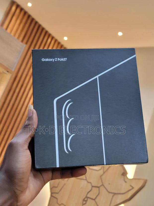 New Samsung Galaxy Z Fold7 256 GB Black photo 3