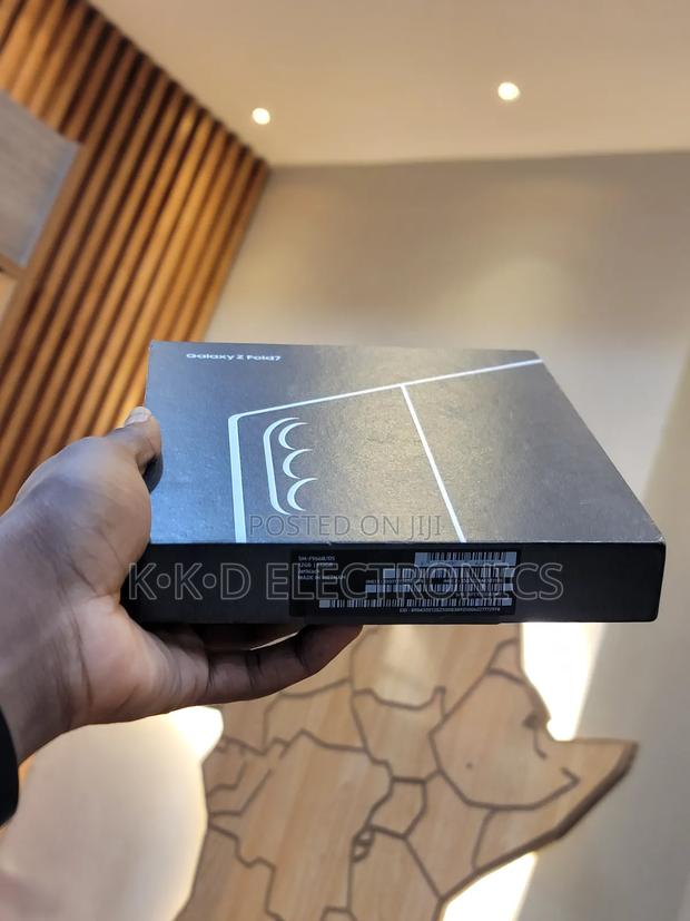 New Samsung Galaxy Z Fold7 256 GB Black photo 4