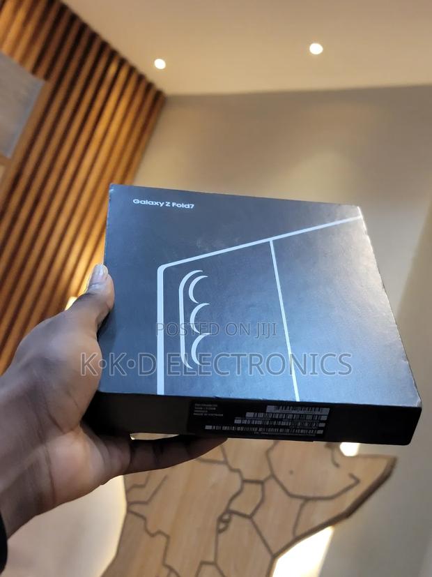New Samsung Galaxy Z Fold7 256 GB Black photo 5