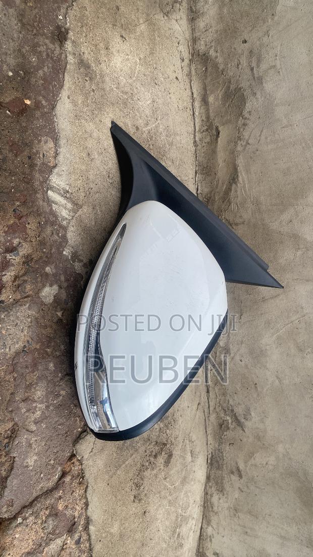 Mercedes-Benz GLC Side Mirror photo 2