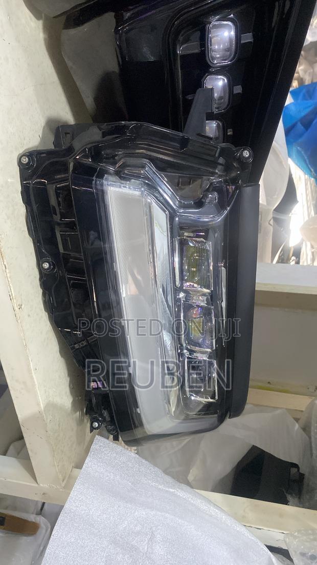 Toyota Land Cruiser Lc200 Headlight Assembly (2016–2020) photo 2