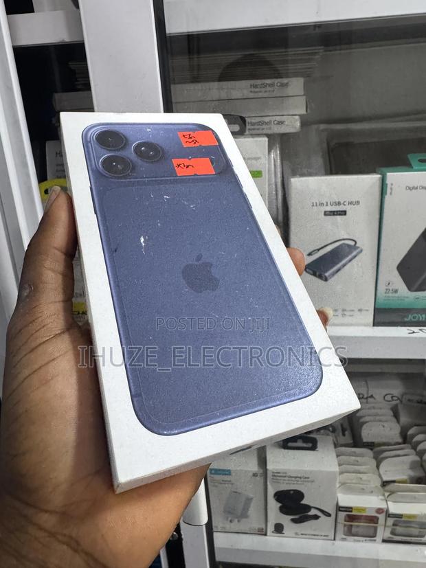 New Apple iPhone 17 Pro Max 256 GB Blue · Photo 2