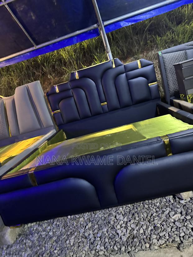Queen Size Bed Blue Black · Photo 1