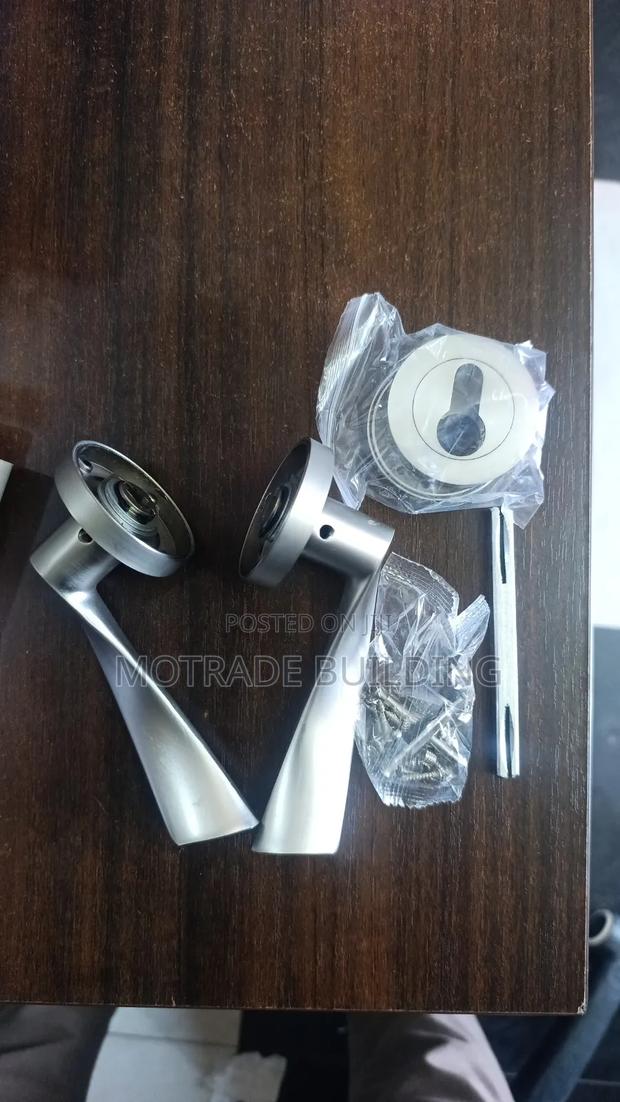 Thick Heavy Door Handle · Photo 2