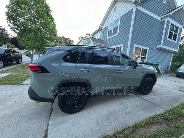 Toyota RAV4 XLE 2021