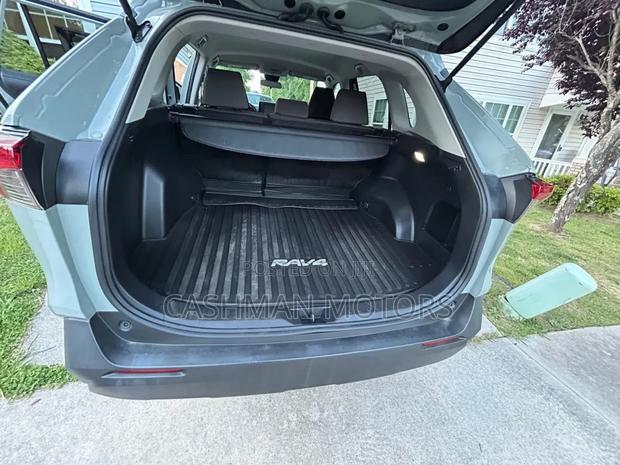 Toyota RAV4 XLE 2021