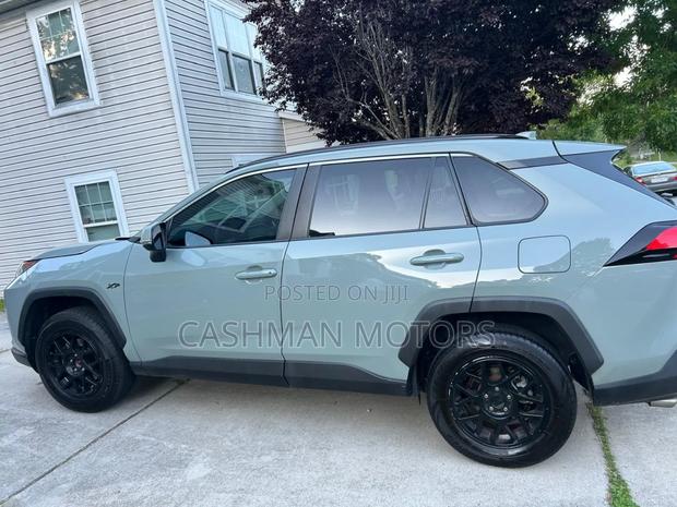 Toyota RAV4 XLE 2021