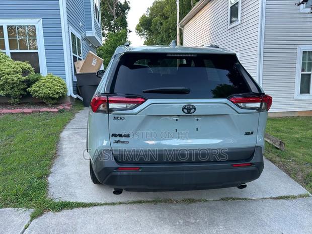 Toyota RAV4 XLE 2021