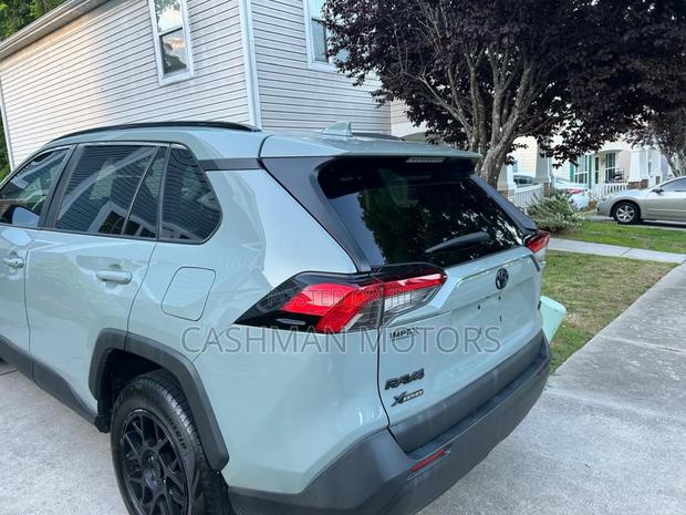 Toyota RAV4 XLE 2021