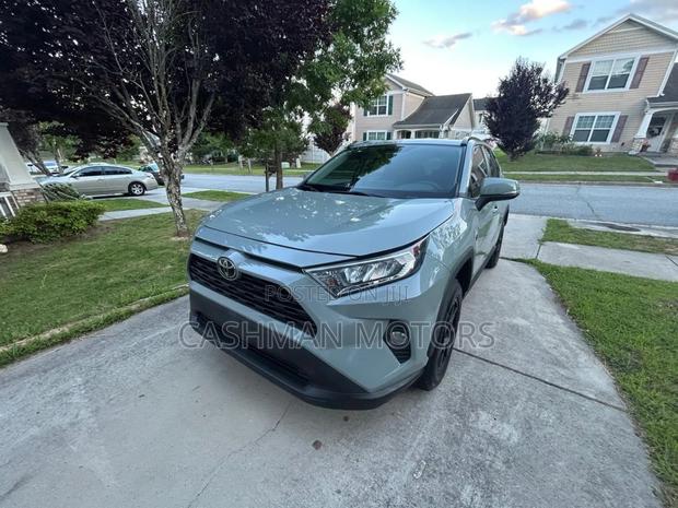 Toyota RAV4 XLE 2021