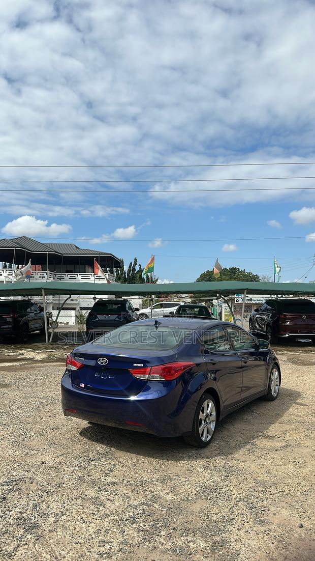 Hyundai Elantra Limited Sedan FWD (1.8L 4cyl 6A) 2013 Blue