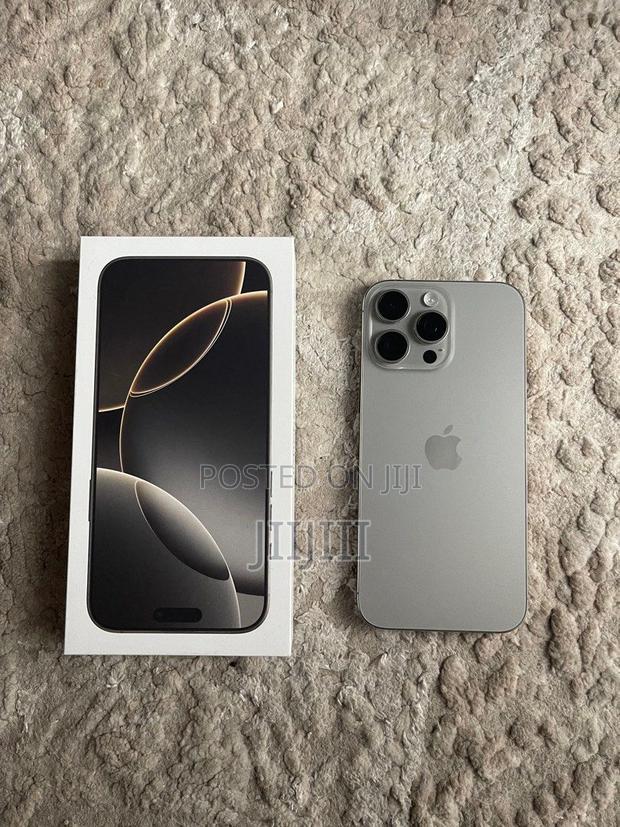 Apple iPhone 16 Pro Max 256 GB Silver · Photo 2
