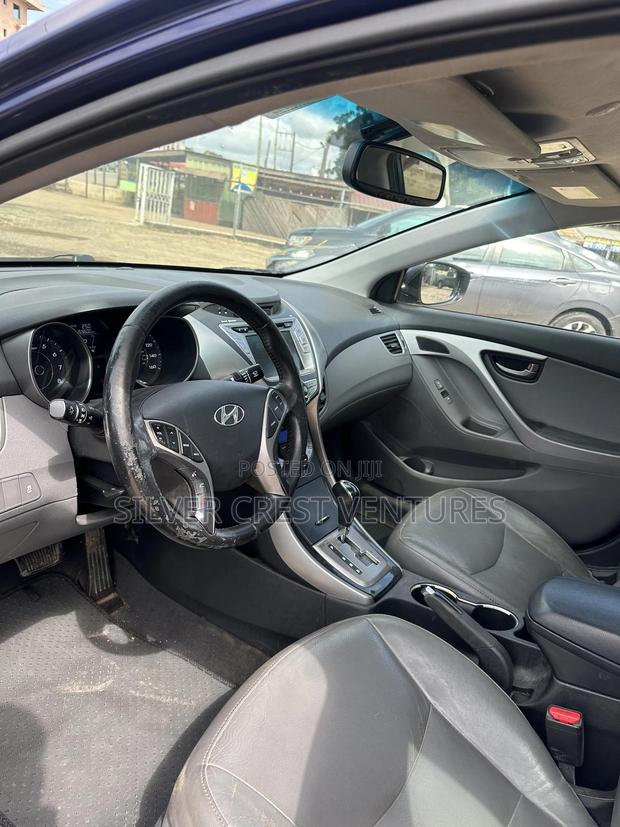 Hyundai Elantra Limited Sedan FWD (1.8L 4cyl 6A) 2013 Blue