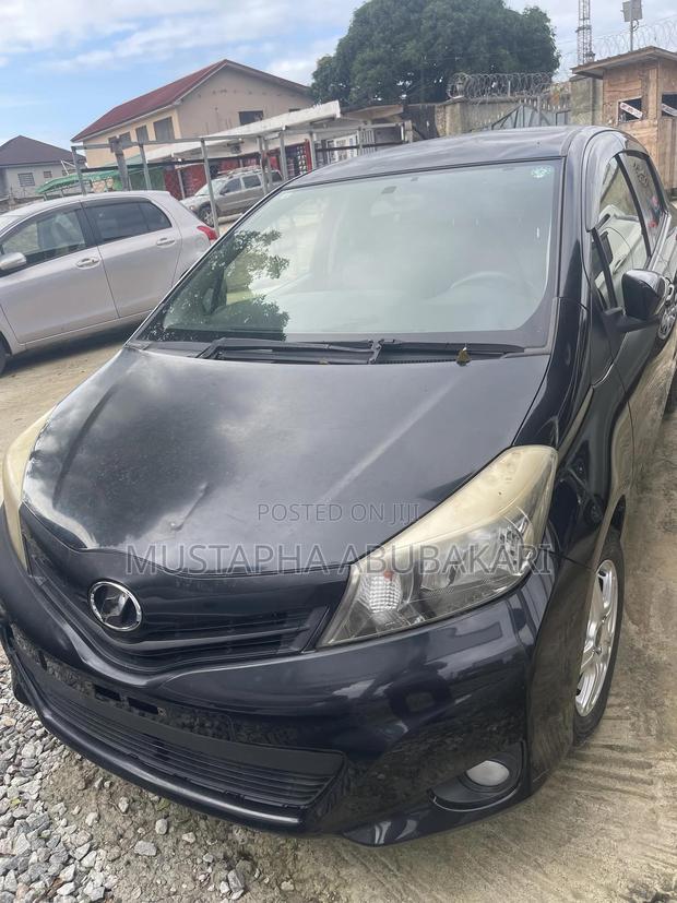 Toyota Vitz 1.3 AWD 5dr 2012 Black