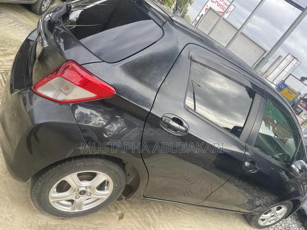 Toyota Vitz 1.3 AWD 5dr 2012 Black