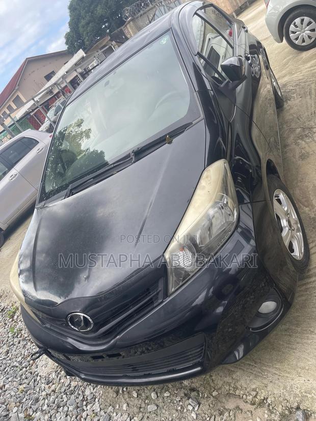 Toyota Vitz 1.3 AWD 5dr 2012 Black