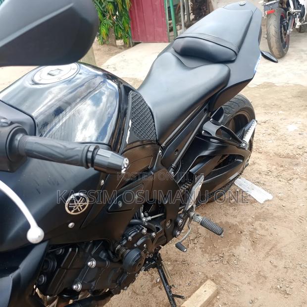 Yamaha 2018 Black photo 3