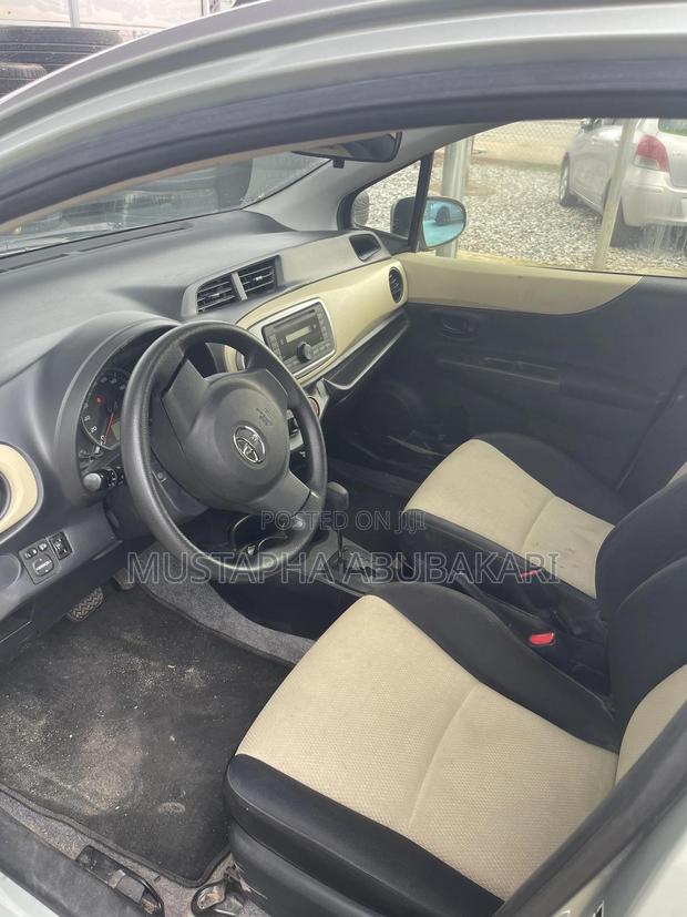 Toyota Vitz 1.3 AWD 5dr 2012 Gray