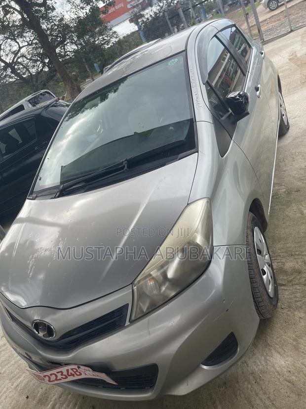 Toyota Vitz 1.3 AWD 5dr 2012 Gray