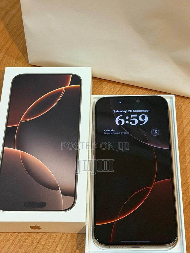 Apple iPhone 16 Pro Max 256 GB Gold · Photo 2