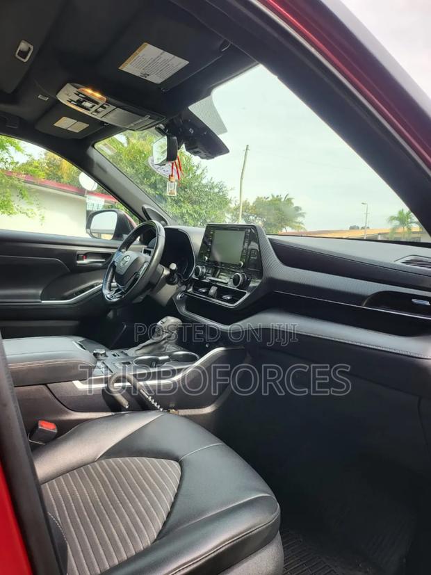Toyota Highlander XSE 2021 Red