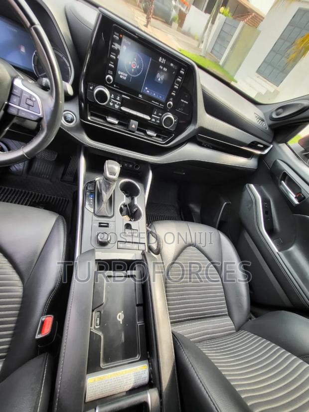 Toyota Highlander XSE 2021 Red