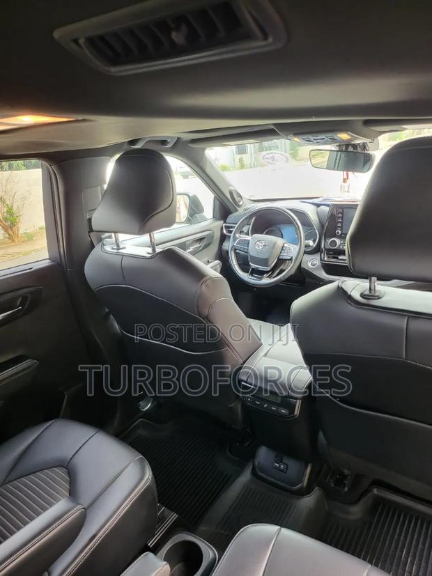 Toyota Highlander XSE 2021 Red