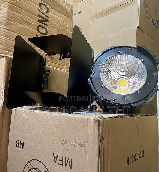 100w Cob Light With Barn Doors · Photo 3