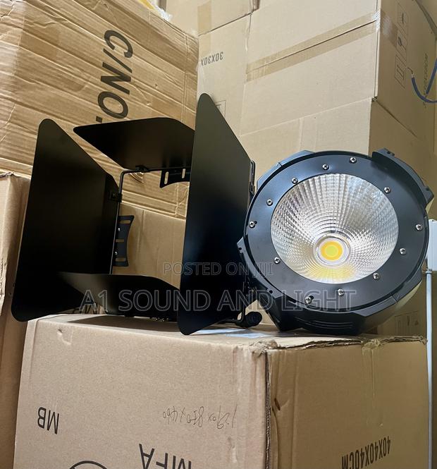 100w Cob Light With Barn Doors · Photo 4