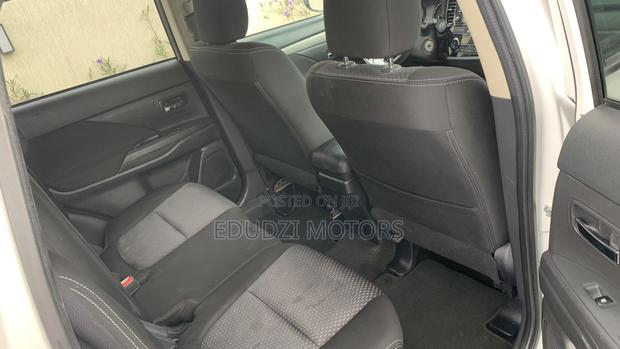 Mitsubishi Outlander SE AWC 2017 White