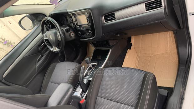 Mitsubishi Outlander SE AWC 2017 White