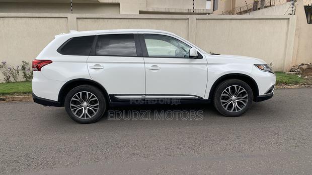 Mitsubishi Outlander SE AWC 2017 White