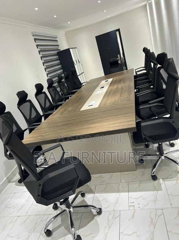 12 Seater Conference Table · Photo 4