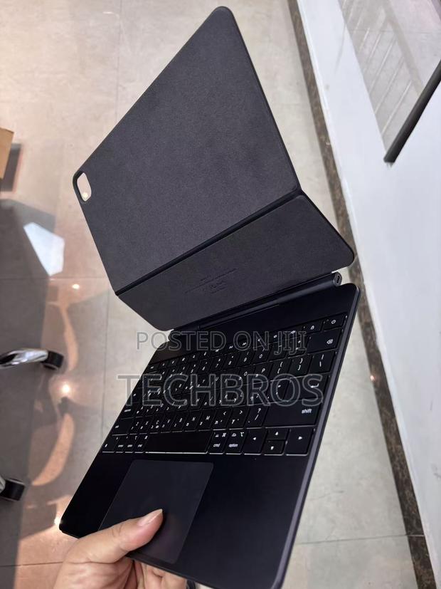 Magic Keyboard For iPad Air M2 11 Inches 2024 photo 2