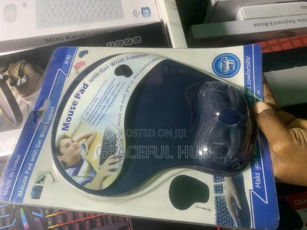 Mousepad With Gel Wrist Support · Photo 3
