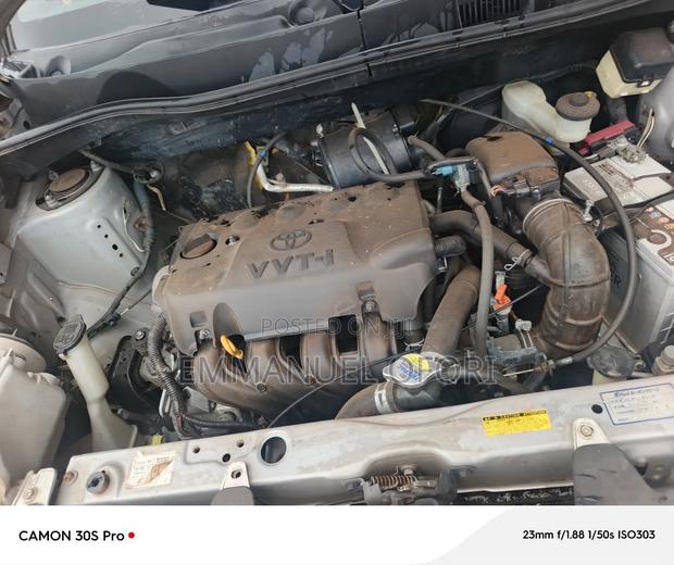 Toyota Sienta 1.5 AWD 2012 Silver