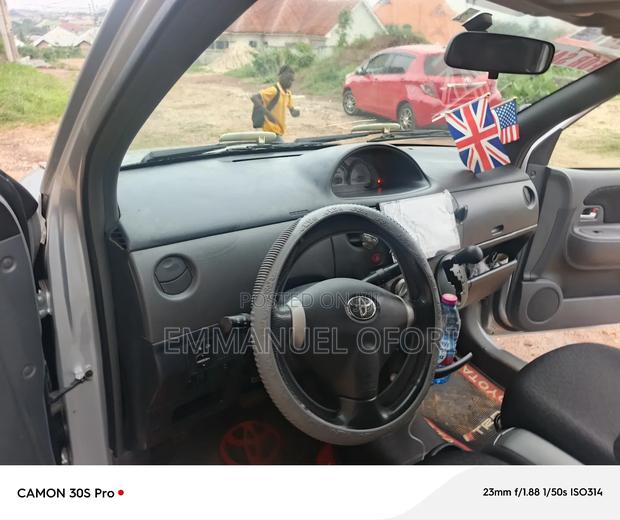 Toyota Sienta 1.5 AWD 2012 Silver