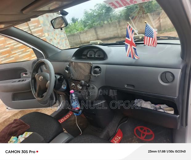 Toyota Sienta 1.5 AWD 2012 Silver