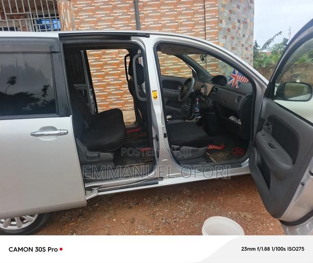 Toyota Sienta 1.5 AWD 2012 Silver