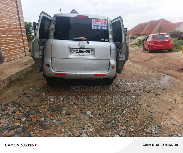 Toyota Sienta 1.5 AWD 2012 Silver