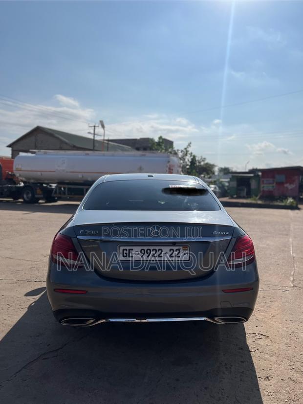 Mercedes-Benz E300 4Matic AWD Sedan (2.0L 4cyl 9A) 2017 Gray