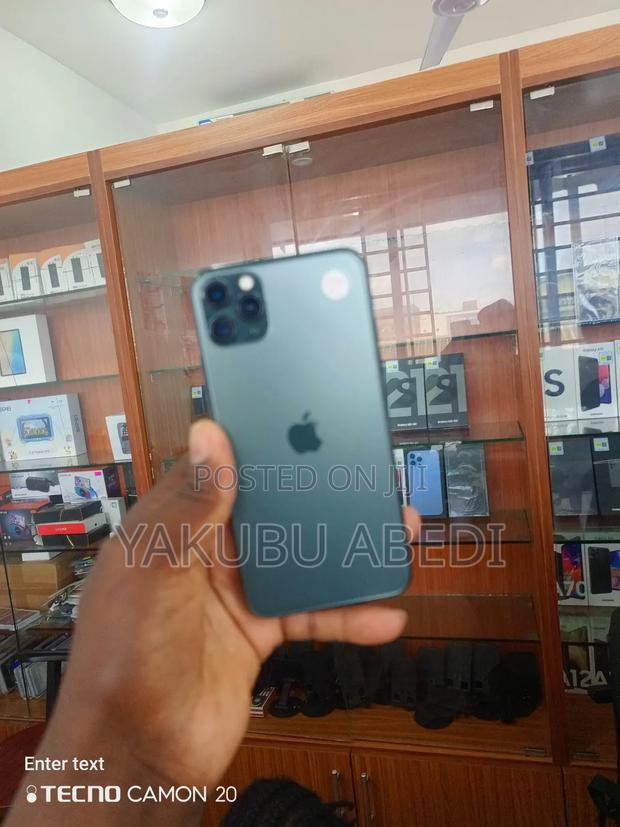 Apple iPhone 11 Pro Max 256 GB Green · Photo 3