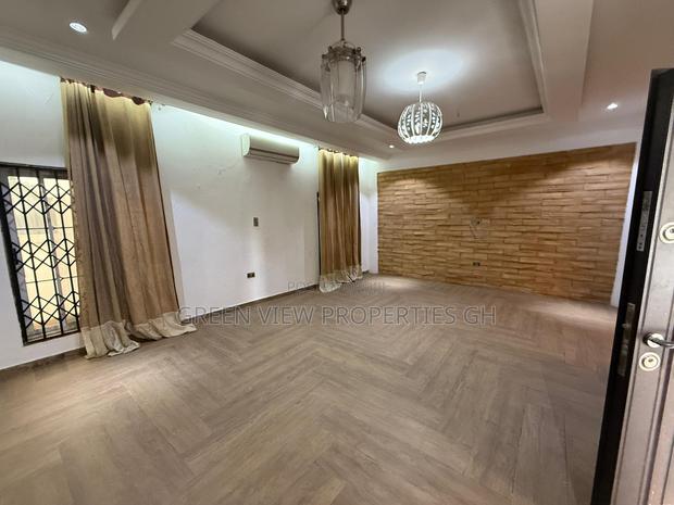 5bdrm Duplex in American House for rent photo 5