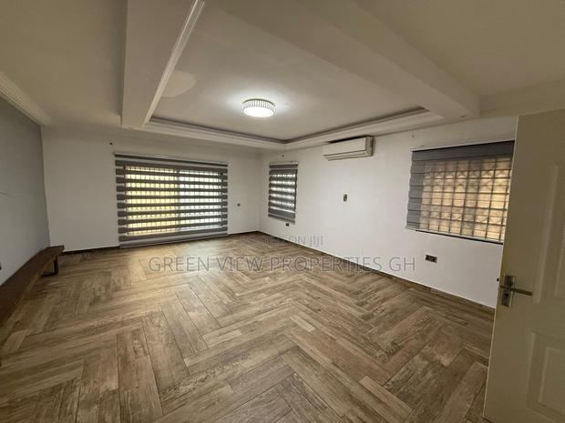 5bdrm Duplex in American House for rent photo 6