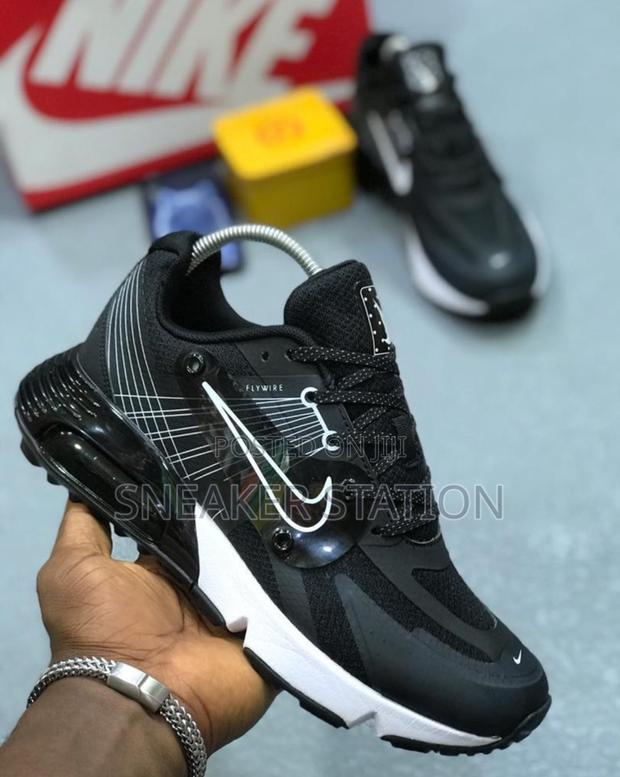 Nike Airmax Flywire Black/White · Photo 4
