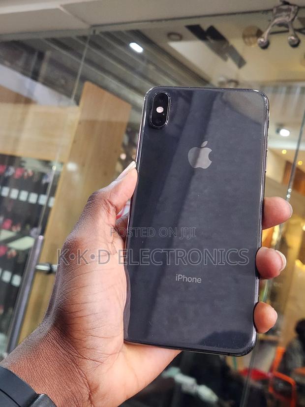 Apple iPhone XS Max 64 GB Black photo 2
